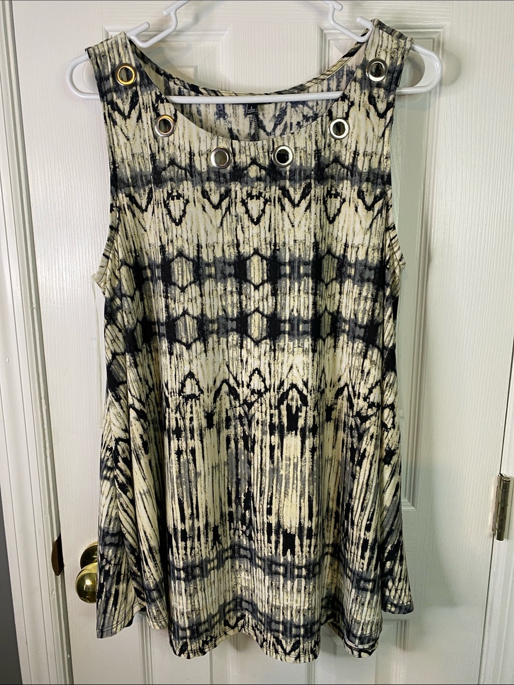 Ava & Grace Black and Cream Grommet-Accent Swing TopSize Large New.